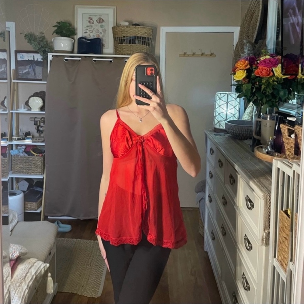 Vintage delicates red split front blouse tank top with rose details - Picture 5 of 16